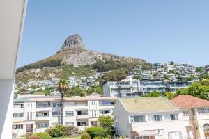 a view of a hill with houses and a mountain at Casa on Bantry by Totalstay in Cape Town