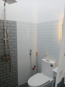 A bathroom at Nhà bốn chín