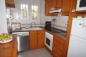 Kuchyňa alebo kuchynka v ubytovaní Casa Josi con vistas panorámicas en Monte Pego