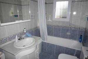 Kúpeľňa v ubytovaní Casa Josi con vistas panorámicas en Monte Pego