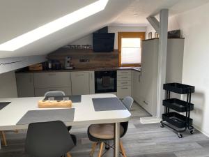 a kitchen with a table and chairs in a room at Ferienwohnung Auf der Heide in Ehringshausen