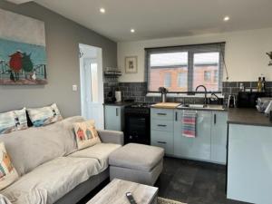 ครัวหรือมุมครัวของ S and S Chalets Mablethorpe