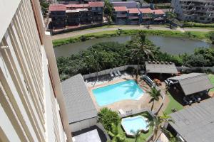 - une vue aérienne sur la piscine d'un complexe dans l'établissement Santana 107, à Margate