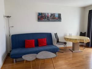 a living room with a blue couch and a table at Wohnung in Bern