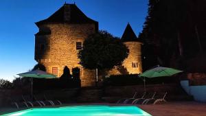 Bazén v ubytovaní Château de Chauvac - Chambres et table d'hôtes avec vue sur la rivière alebo v jeho blízkosti