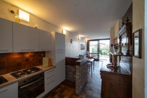 A kitchen or kitchenette at ISEO CHARME VILLAS