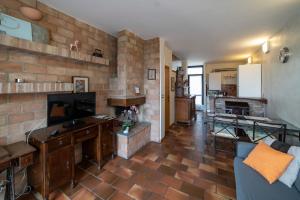 A kitchen or kitchenette at ISEO CHARME VILLAS