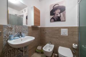 A bathroom at ISEO CHARME VILLAS