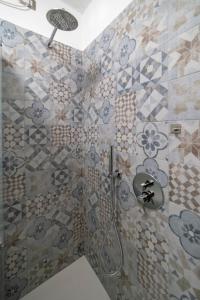 A bathroom at ISEO CHARME VILLAS