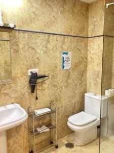 Łazienka w obiekcie FUENGIROLA APARTAMENT SUN&BEACH