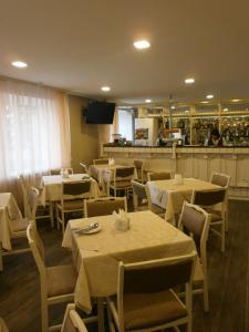 Dnepropetrovsk Hotel tesisinde bir restoran veya yemek mekanı