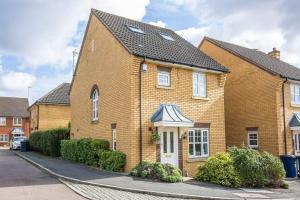 a brown brick house with a black roof at Beautiful 4 bedrooms house private parking & garden 7 min from tube in London