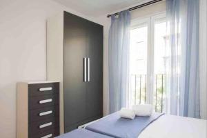 Posteľ alebo postele v izbe v ubytovaní Cozy Flat near Torres de Serrano MODALIDAD 11 NOCHES MINIMO O MAS