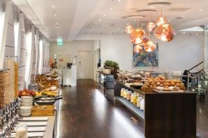 Makanan di atau berdekatan hotel