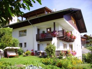 Κήπος έξω από το Haus Tasser