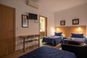 Postel nebo postele na pokoji v ubytování Hostal Mitre Paterna