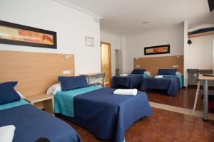 Postel nebo postele na pokoji v ubytování Hostal Mitre Paterna