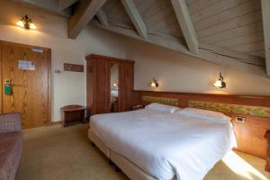 Postel nebo postele na pokoji v ubytování Hotel Delle Alpi