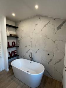 Gallery image of Brand new Tiny House w garden in Saint-Cloud +3 photos