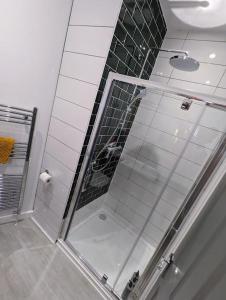 Ένα μπάνιο στο Ramsgate Retreat - ultra modern 3 bed