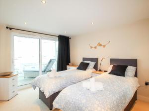 a bedroom with two beds and a large window at Bear's Apartment in Portland