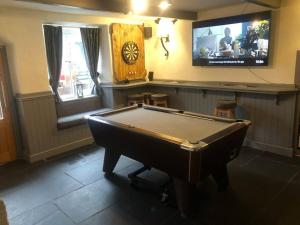 a room with a pool table and a tv at 2 Bedroom apartment, Cononley near Skipton in Cononley