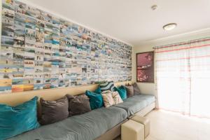 Posezení v ubytování Peniche Surfcamp Hostel