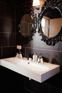 Zdjęcie z galerii obiektu Chalet Austria, up to 10 p, 15 min to salzburg city, garden with direct amazing mountainview, BBQ&bikes&sunbeds for free, 15 min sound of music w mieście Golling an der Salzach