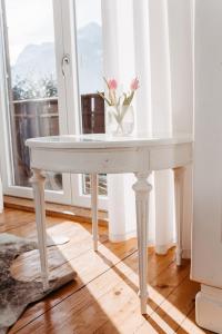 Zdjęcie z galerii obiektu Chalet Austria, up to 10 p, 15 min to salzburg city, garden with direct amazing mountainview, BBQ&bikes&sunbeds for free, 15 min sound of music w mieście Golling an der Salzach