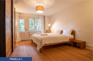 Postel nebo postele na pokoji v ubytování Chalet Pradella by Arosa Holiday