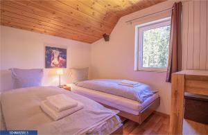 Postel nebo postele na pokoji v ubytování Chalet Schwarzsee by Arosa Holiday