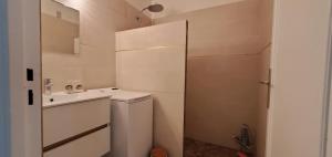 Fotografia z galérie ubytovania Frejus Plage T1 35m2, climatise, 2 personnes, v destinácii Fréjus