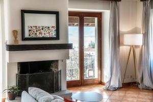Posezení v ubytování Lilia Apartment by Quokka 360 - large flat with panoramic view of Locarno + 35 fotografií