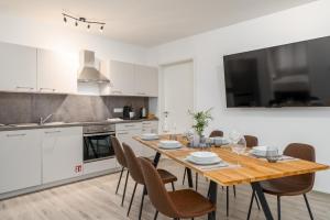 a kitchen with a dining room table and chairs at Liberty Home Platinum - Apartments in Hannover