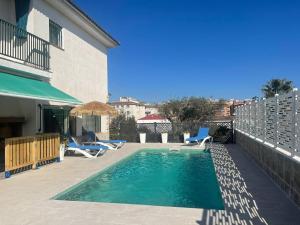 Bazén v ubytování Casa unifamiliar en Calafell nebo v jeho okolí