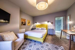 Tempat tidur dalam kamar di The Globe Inn
