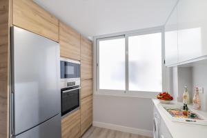 Kuchyňa alebo kuchynka v ubytovaní MARBELLA BANUS SUITES - Marbella Centre Soriano 56 Suite Apartment