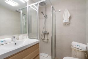 Kúpeľňa v ubytovaní MARBELLA BANUS SUITES - Marbella Centre Soriano 56 Suite Apartment