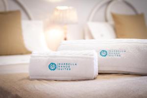 Posteľ alebo postele v izbe v ubytovaní MARBELLA BANUS SUITES - Marbella Centre Soriano 56 Suite Apartment