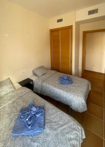 Giường trong phòng chung tại Luminoso apartamento en Murcia