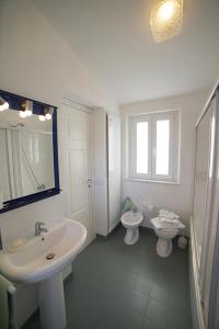 A bathroom at Villa Flores a Mondello by Wonderful Italy Még 20 kép