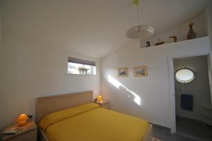 A bed or beds in a room at Villa Flores a Mondello by Wonderful Italy