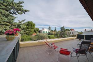 A balcony or terrace at Villa Flores a Mondello by Wonderful Italy