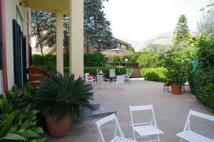 A garden outside Villa Flores a Mondello by Wonderful Italy