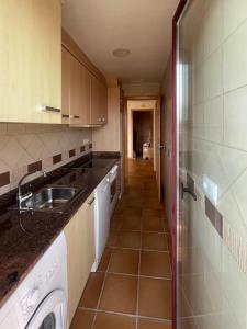 Una cocina o zona de cocina en Luminoso apartamento en Murcia