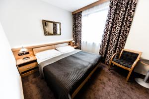 Postel nebo postele na pokoji v ubytování Archibald City