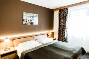 Postel nebo postele na pokoji v ubytování Archibald City