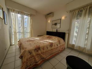 Posteľ alebo postele v izbe v ubytovaní Port FREJUS T2 39m2 climatise Belle terrasse Balcon