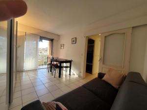 Posedenie v ubytovaní Port FREJUS T2 39m2 climatise Belle terrasse Balcon