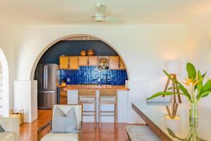 a kitchen with a table and chairs in a room at Gorgeous Beach House with incredible oceanview in Cuatunalco